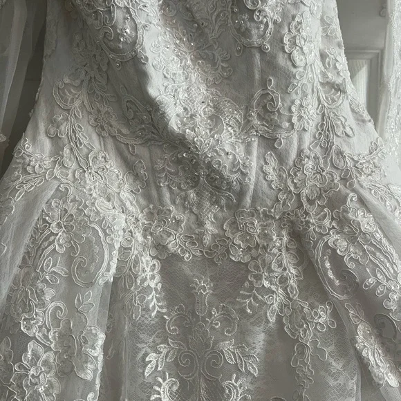 Oleg Cassini White Bridal Gown - Picture 2 of 9